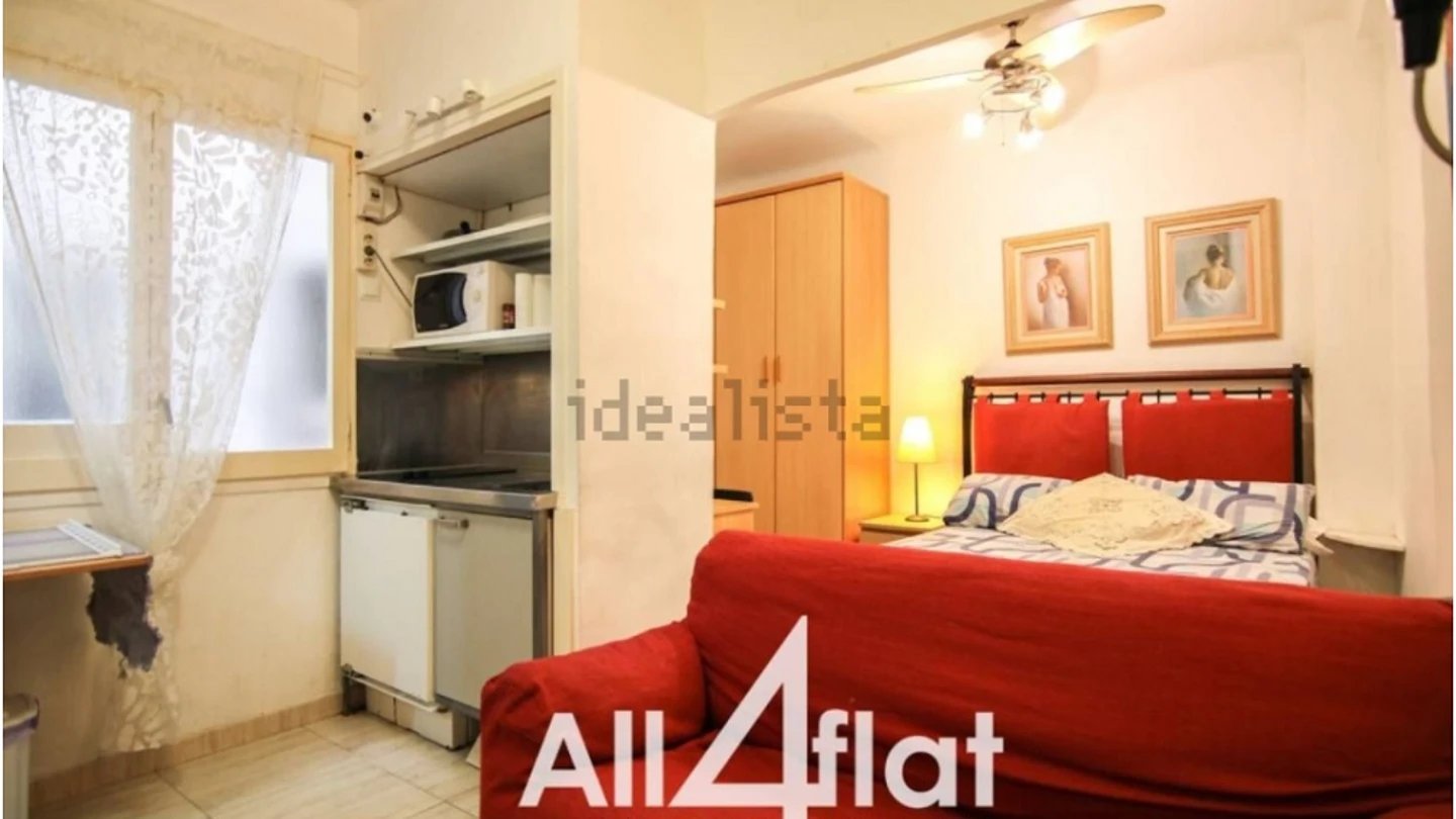 Oferta de alquiler de una vivienda en el centro de Barcelona Oferta de alquiler de una vivienda en el centro de Barcelona
