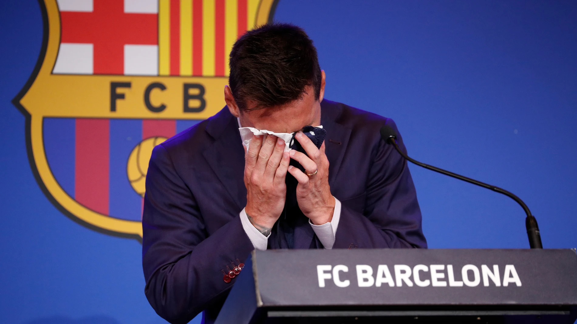 Leo Messi rompe a llorar en su despedida del Barcelona