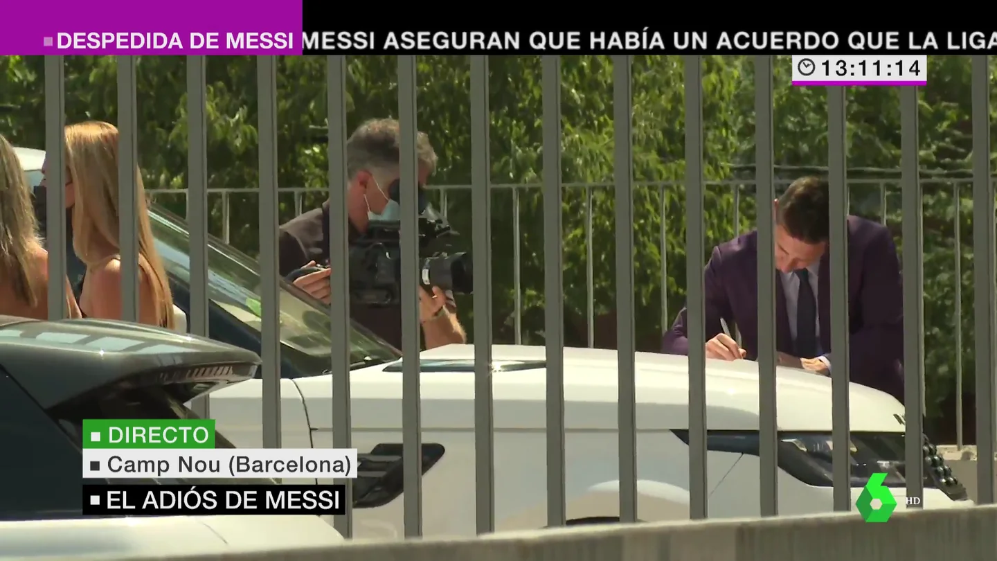 Histórico: así abandonó Messi el Camp Nou tras su rueda de prensa de despedida del Barça Histórico: así abandonó Messi el Camp Nou tras su rueda de prensa de despedida del Barça