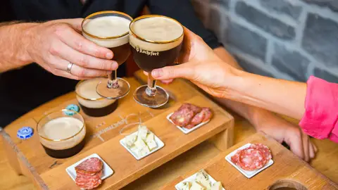 Cerveza trapense con queso Roquefort Cerveza trapense con queso Roquefort