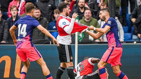 Carrasco, ante el Feyenoord Carrasco, ante el Feyenoord