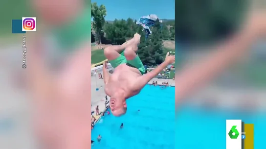 El salto viral de un abuelo desde lo alto de un trampolín que asusta a Zapeando: "¿No os ha dado un vuelco al corazón?" El salto viral de un abuelo desde lo alto de un trampolín que asusta a Zapeando: "¿No os ha dado un vuelco al corazón?"