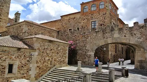 Ciudades Españolas Time: Cáceres y Santiago de Compostela Ciudades Españolas Time: Cáceres y Santiago de Compostela