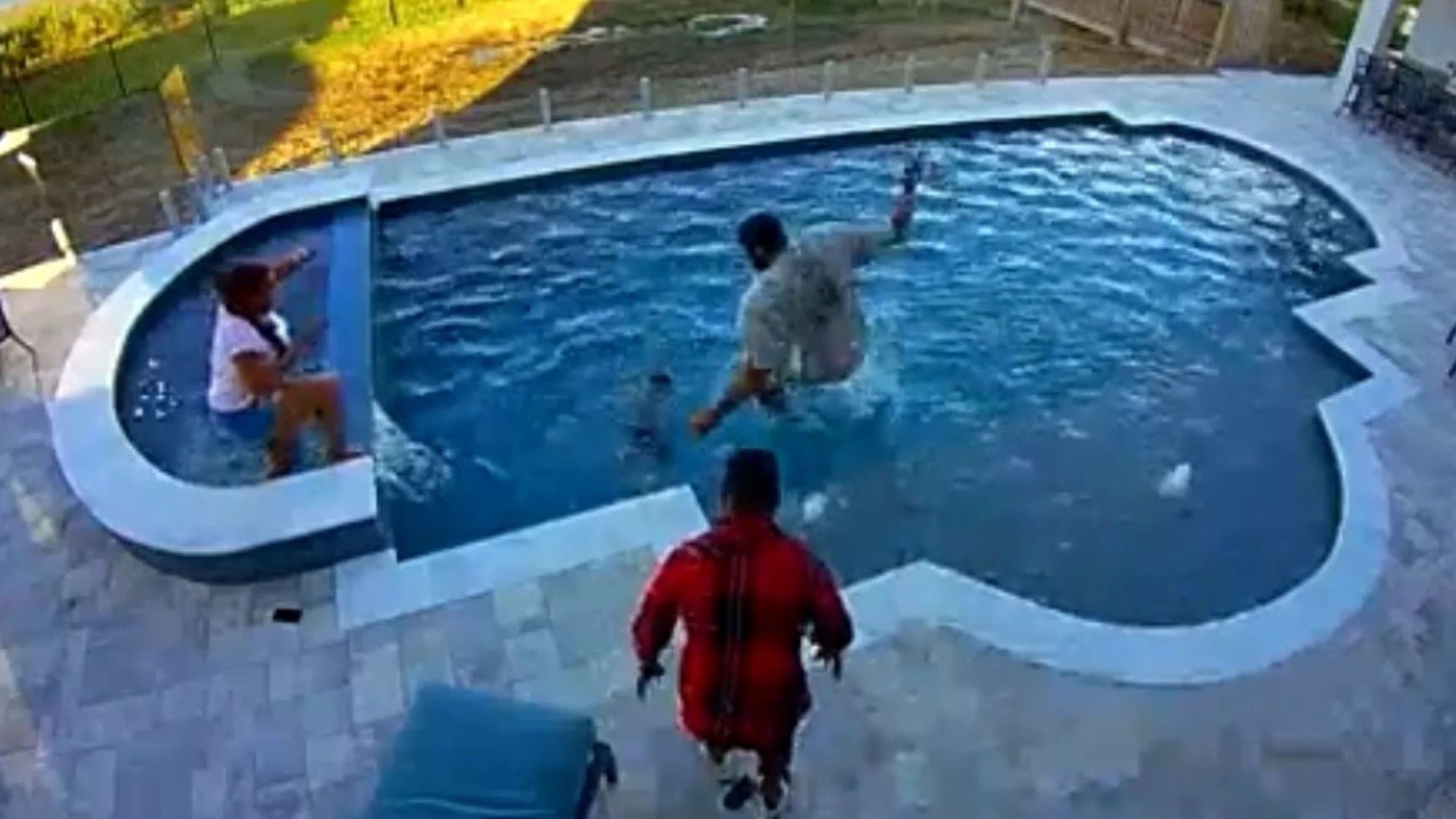 Andre Drummond evita que su hijo se ahogue en la piscina