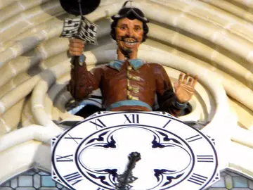 Papamoscas de la Catedral de Burgos Papamoscas de la Catedral de Burgos