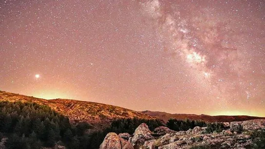 Noche de perseidas desde Sierra Nevada Fotografía estelar