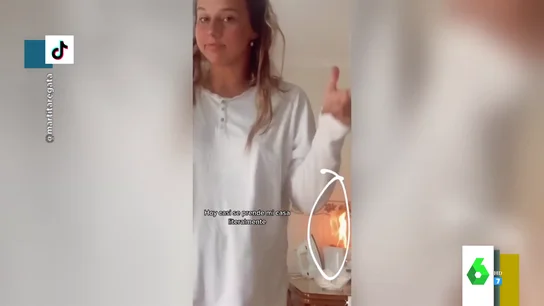Su tostadora empieza a arder mientras baila para un vídeo de Tik Tok Su tostadora empieza a arder mientras baila para un vídeo de Tik Tok