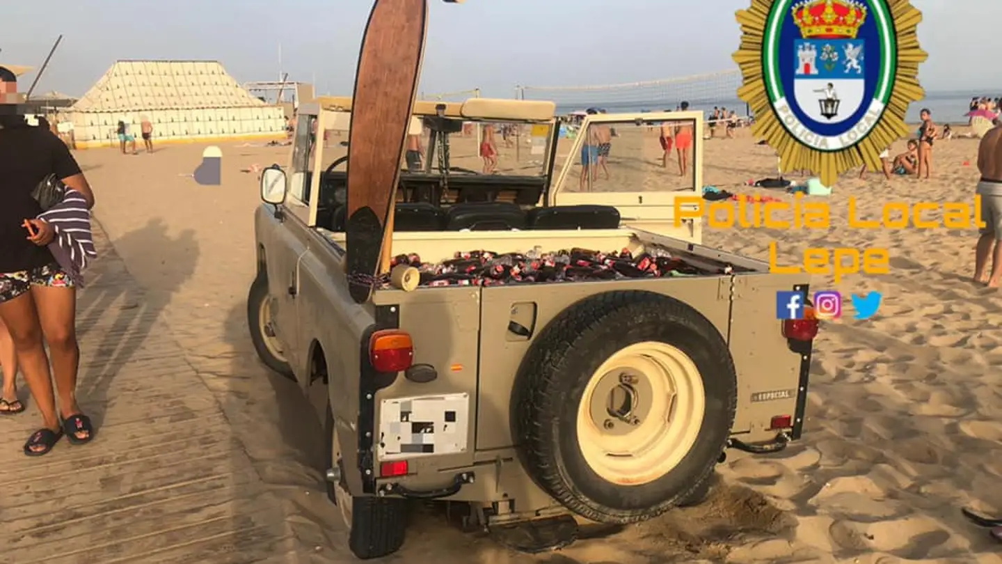 El jeep con 200 botellines de cerveza El jeep con 200 botellines de cerveza