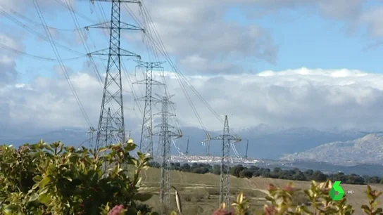 El precio de la luz sacude el debate político en verano: "El bolsillo de las familias pone y quita Gobiernos" El precio de la luz sacude el debate político en verano: "El bolsillo de las familias pone y quita Gobiernos"