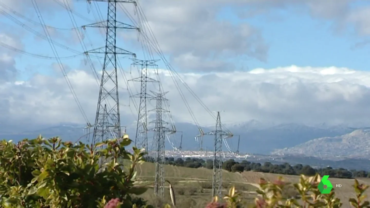 El precio de la luz sacude el debate político en verano: "El bolsillo de las familias pone y quita Gobiernos" El precio de la luz sacude el debate político en verano: "El bolsillo de las familias pone y quita Gobiernos"