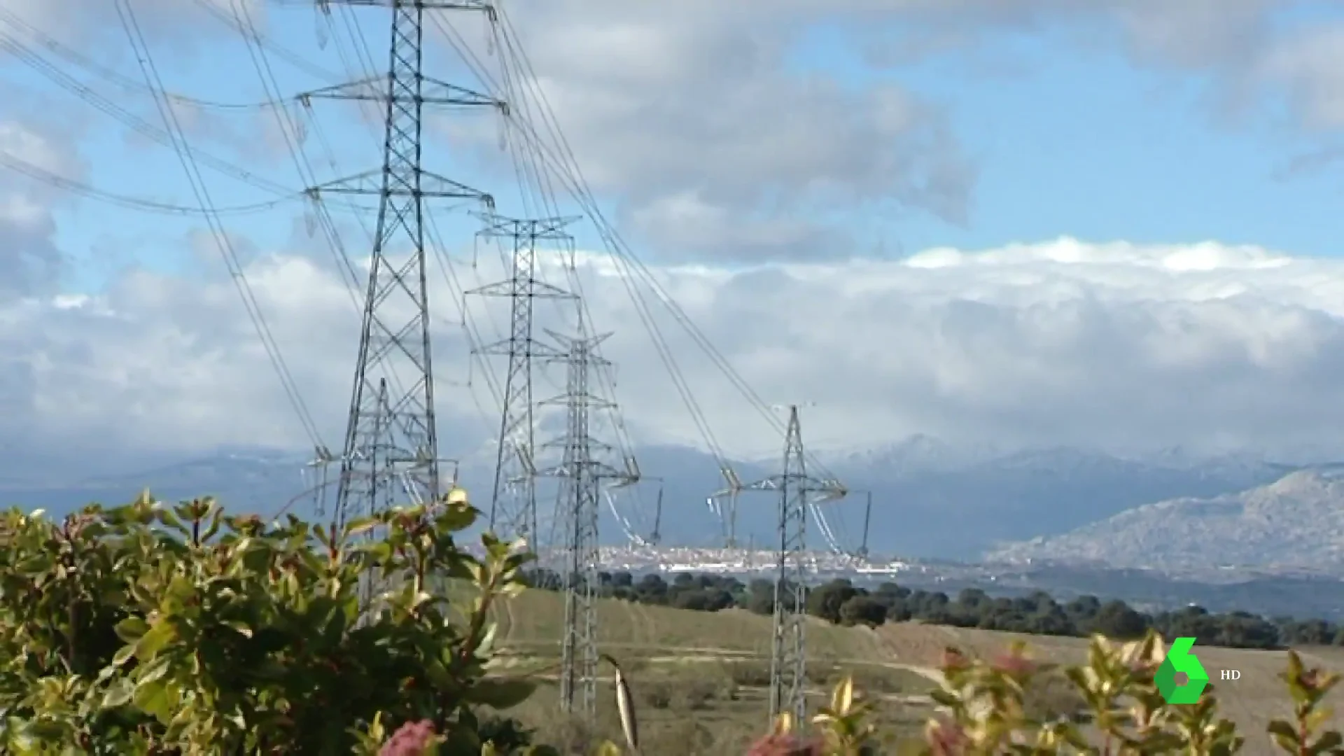 El precio de la luz sacude el debate político en verano: "El bolsillo de las familias pone y quita Gobiernos"