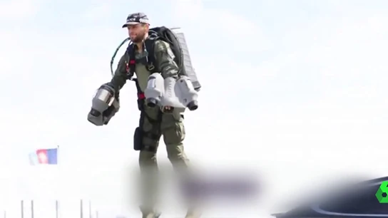 Policías voladores, una realidad en Reino Unido gracias a los motores de propulsión Policías voladores, una realidad en Reino Unido gracias a los motores de propulsión