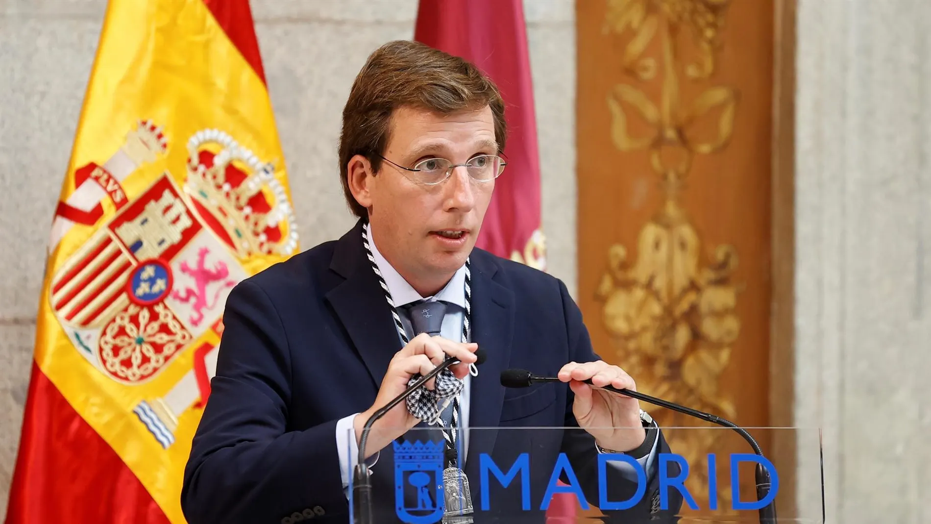 El alcalde de Madrid, José Luis Martínez-Almeida, durante un acto por la Virgen de la Paloma 