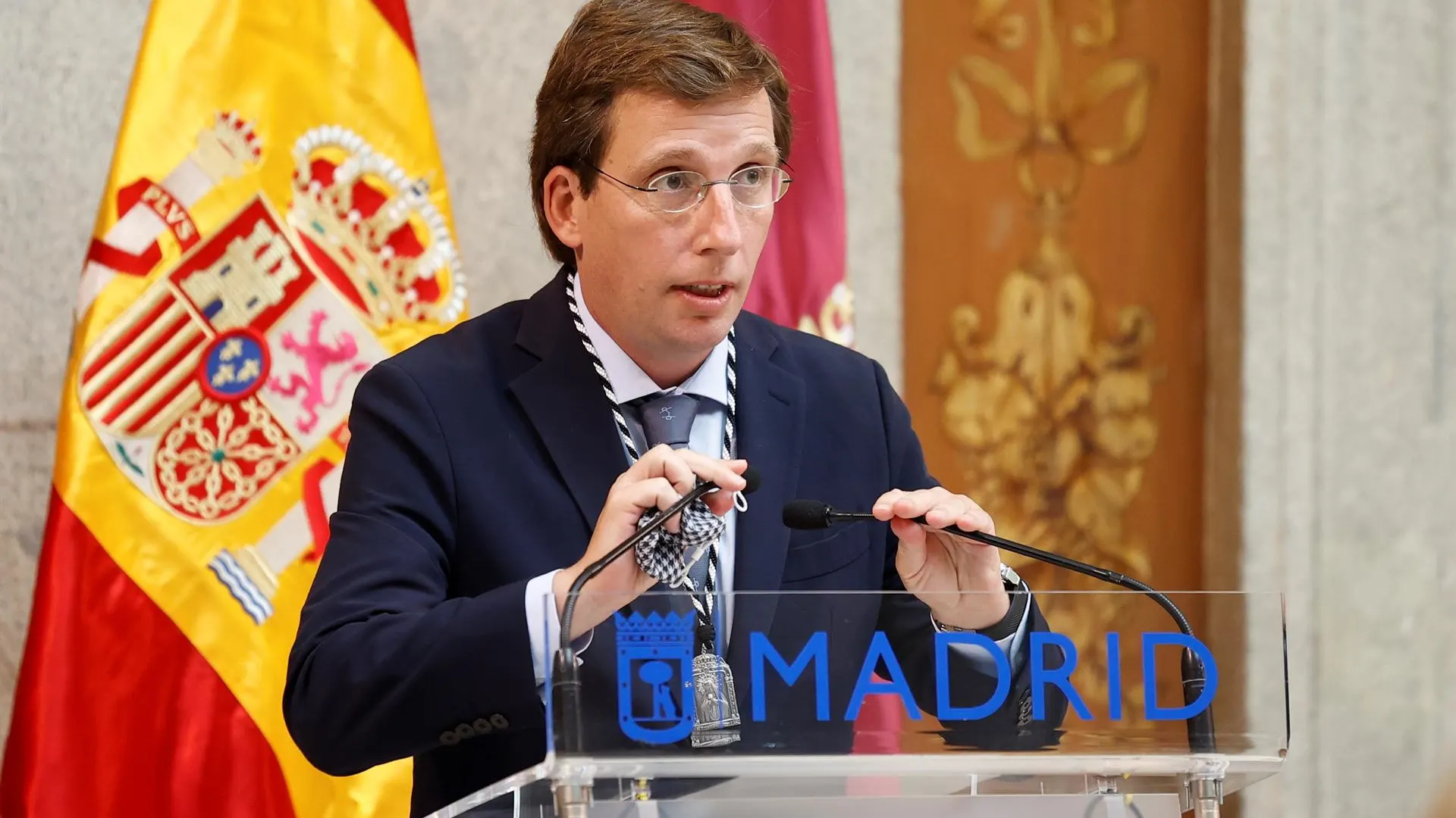 El alcalde de Madrid, José Luis Martínez-Almeida, durante un acto por la Virgen de la Paloma 