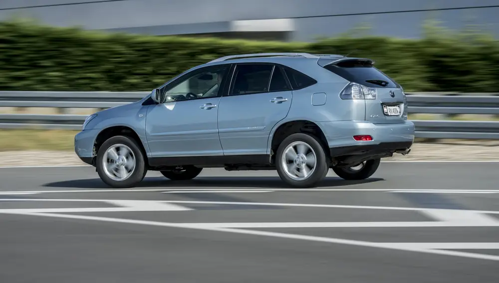 Lexus RX 400h luxury SUV