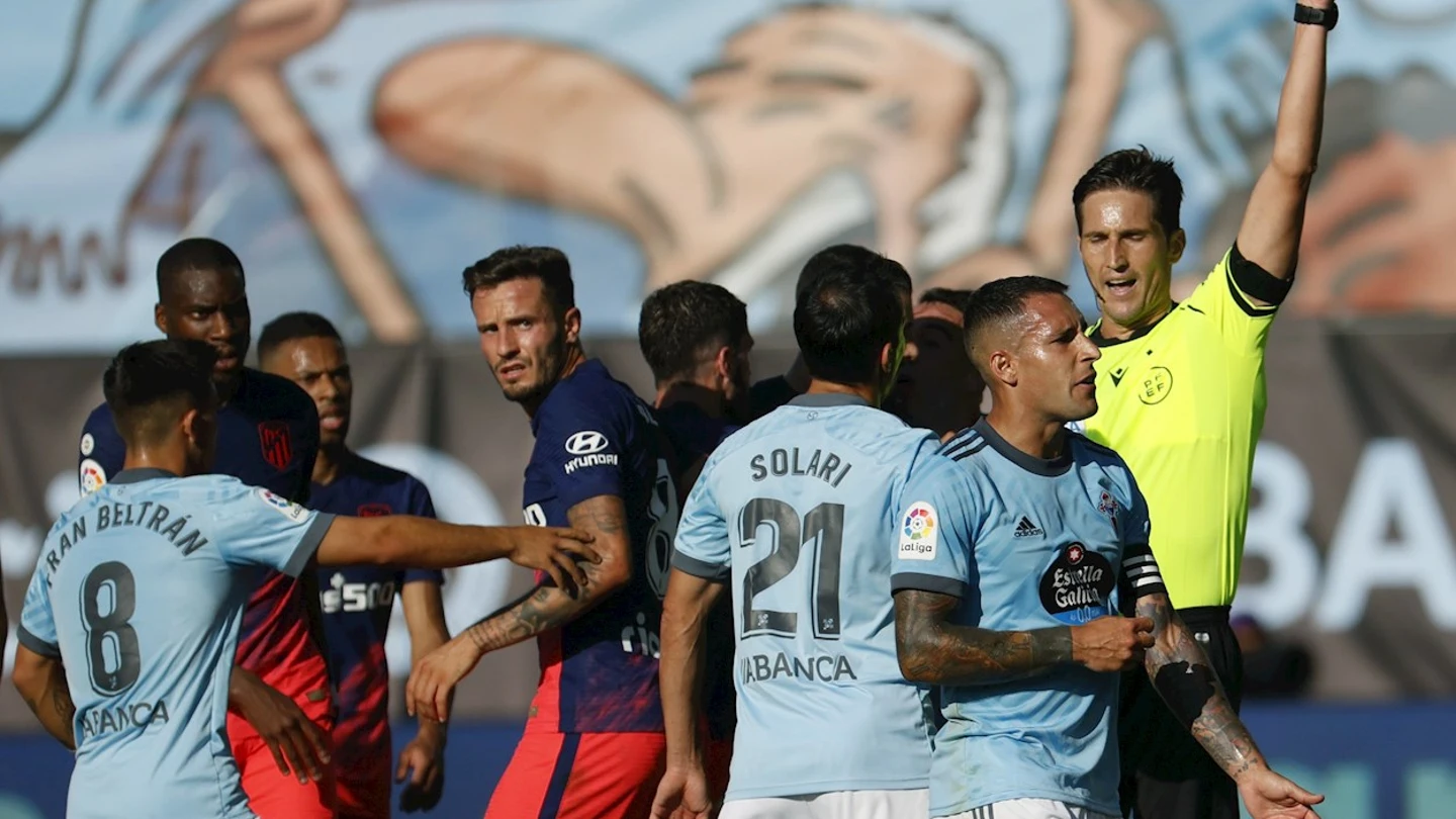 Tangana entre los jugadores de Celta y Atlético Tangana entre los jugadores de Celta y Atlético