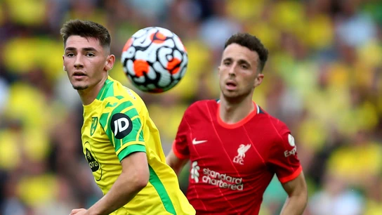 Billy Gilmour, ante Diogo Jota Billy Gilmour, ante Diogo Jota