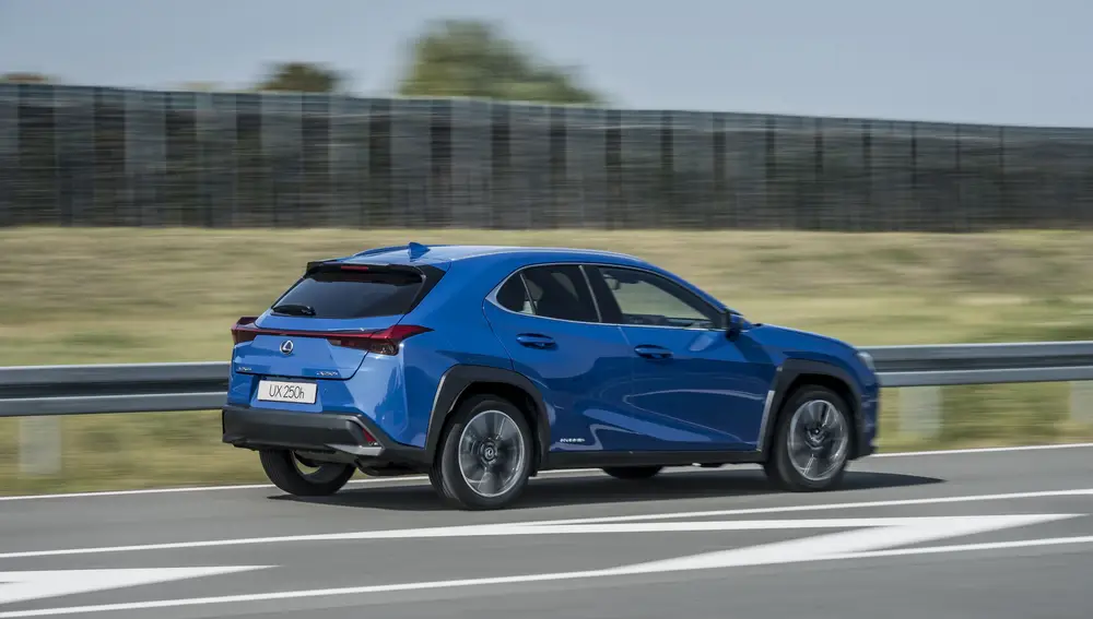 Lexus UX 250h crossover 