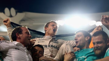 Nico Rosberg celebra su mundial en 2016