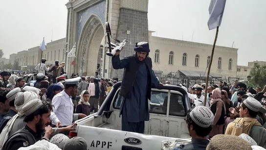 Una patrulla de los talibanes, este domingo en la ciudad de Kandahar, Afganistán Una patrulla de los talibanes, este domingo en la ciudad de Kandahar, Afganistán