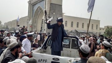 Una patrulla de los talibanes, este domingo en la ciudad de Kandahar, Afganistán