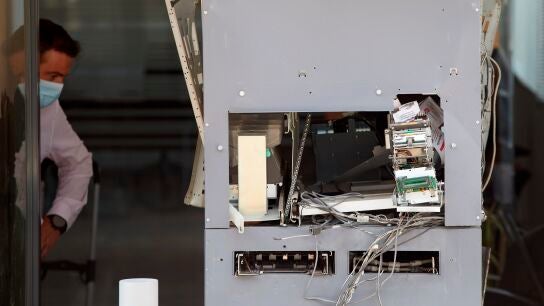 Atraco frustrado en Girona: vuelan un cajero con explosivos pero no pueden acceder al dinero