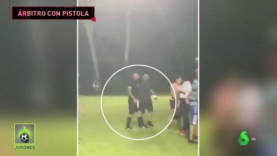&Aacute;rbitro con pistola