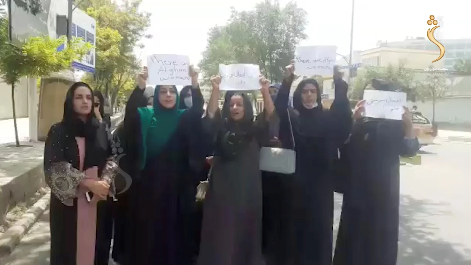 Mujeres protestan por sus derechos en Kabul.
