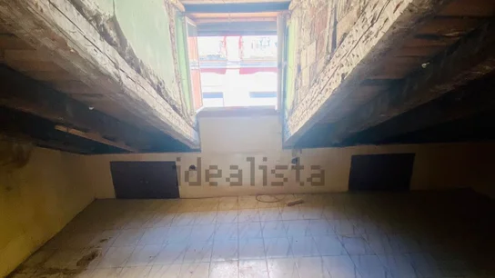 El ‘zulo tejado’ de 17 metros que Idealista anuncia como “una inversión con rentabilidad” en Lavapiés (Madrid) El ‘zulo tejado’ de 17 metros que Idealista anuncia como “una inversión con rentabilidad” en Lavapiés (Madrid)