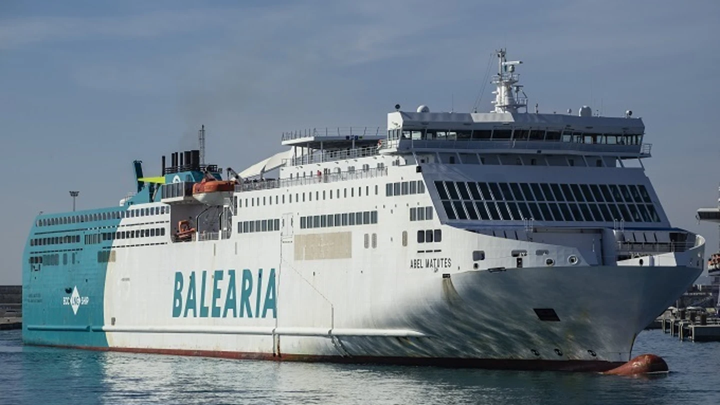 Un ferry de la compañía Balearia. Un ferry de la compañía Balearia.