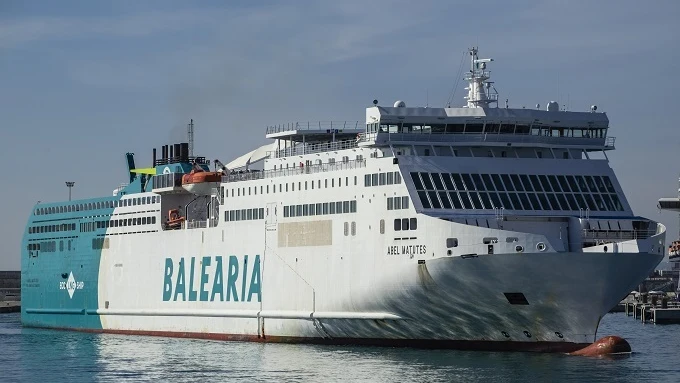 Un ferry de la compañía Balearia.