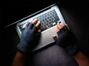 Protege tus dispositivos de los ciberdelincuentes Protege tus dispositivos de los ciberdelincuentes