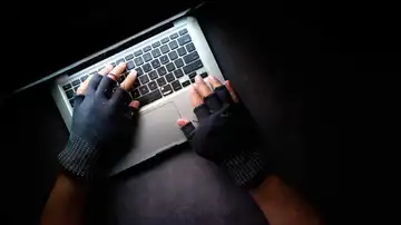 Protege tus dispositivos de los ciberdelincuentes Protege tus dispositivos de los ciberdelincuentes