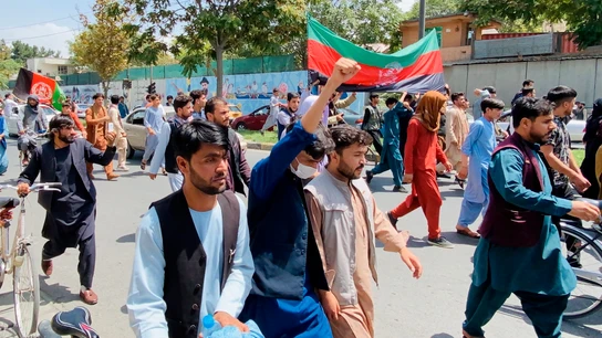 Afganos protestan en el Día de la Independencia Afganos protestan en el Día de la Independencia