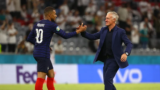 Didier Deschamps y Kylian Mbappé Didier Deschamps y Kylian Mbappé