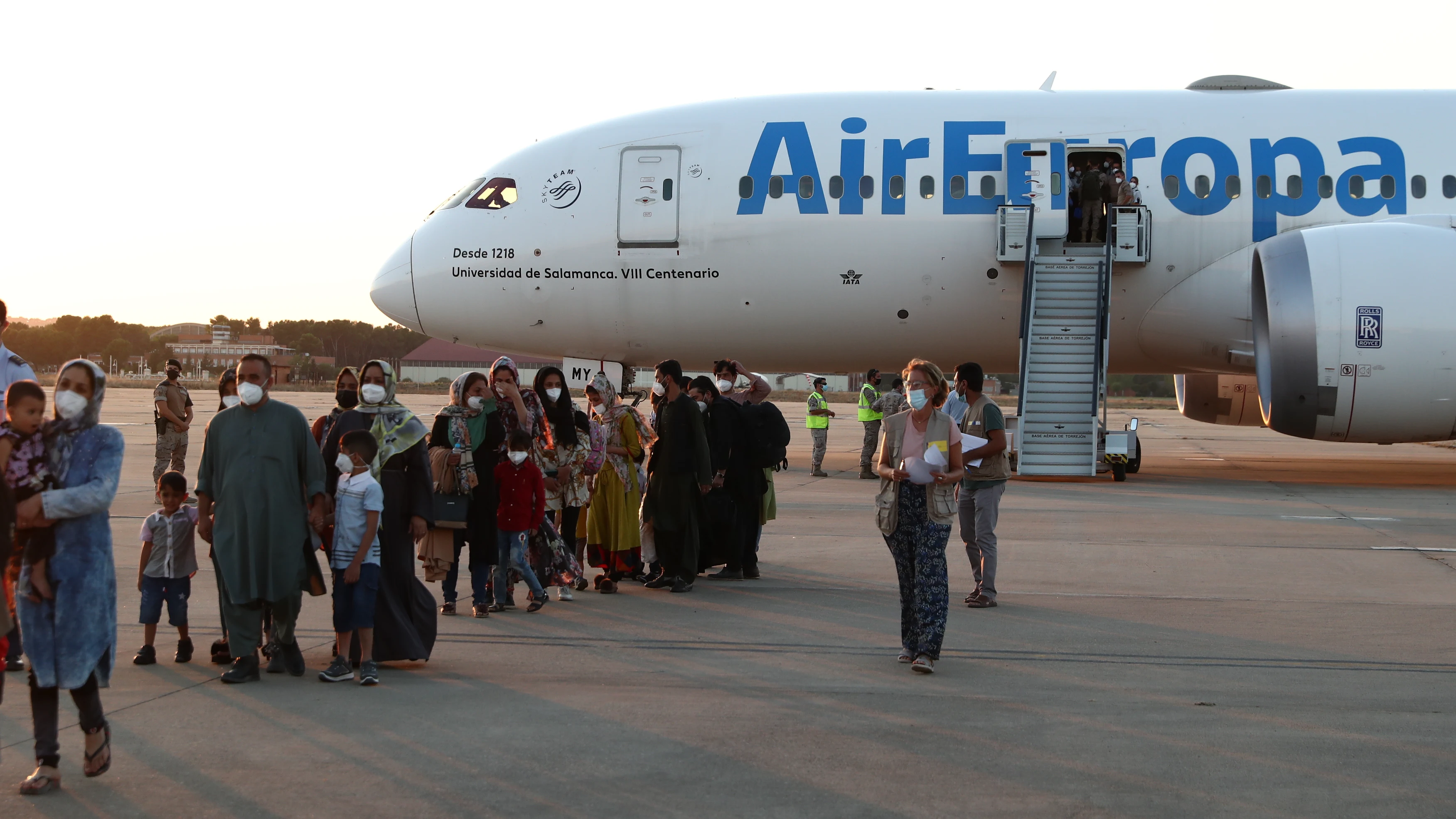 Llegada a Torrejón del segundo avión de evacuados afganos fletado por España