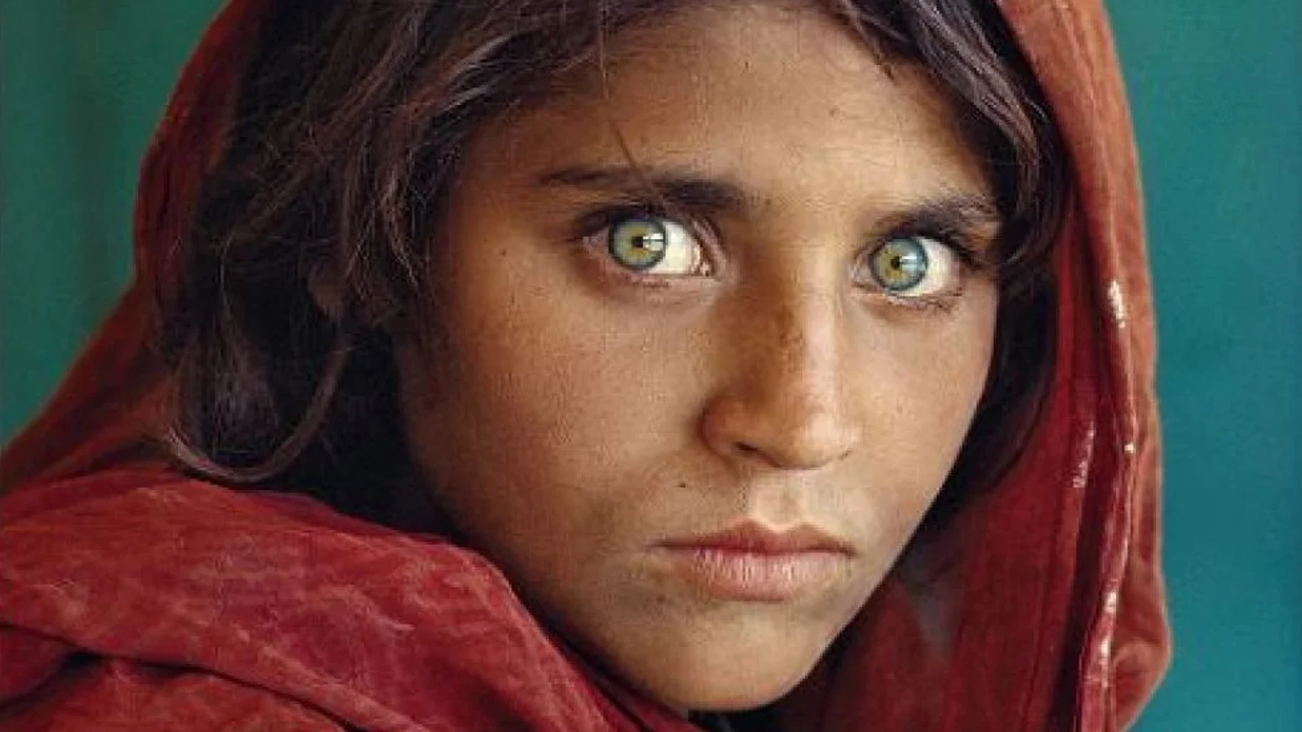 Sharbat Gula, la mujer afgana que protagonizó de niña la icónica portada de National Geographic