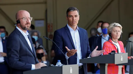 El presidente del Gobierno, Pedro Sánchez; la presidenta de la Comisión Europea (CE), Ursula von der Leyen, y el presidente del Consejo Europeo, Charles Michel El presidente del Gobierno, Pedro Sánchez; la presidenta de la Comisión Europea (CE), Ursula von der Leyen, y el presidente del Consejo Europeo, Charles Michel