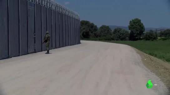 Muros de 5 metros de alto y 40 kilómetros de largo: así se refuerza Grecia para repeler llegadas masivas de refugiados Muros de 5 metros de alto y 40 kilómetros de largo: así se refuerza Grecia para repeler llegadas masivas de refugiados