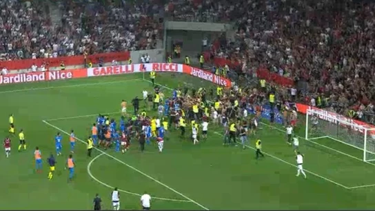 Invasión ultra en el Niza - Olympique de Marsella Invasión ultra en el Niza - Olympique de Marsella