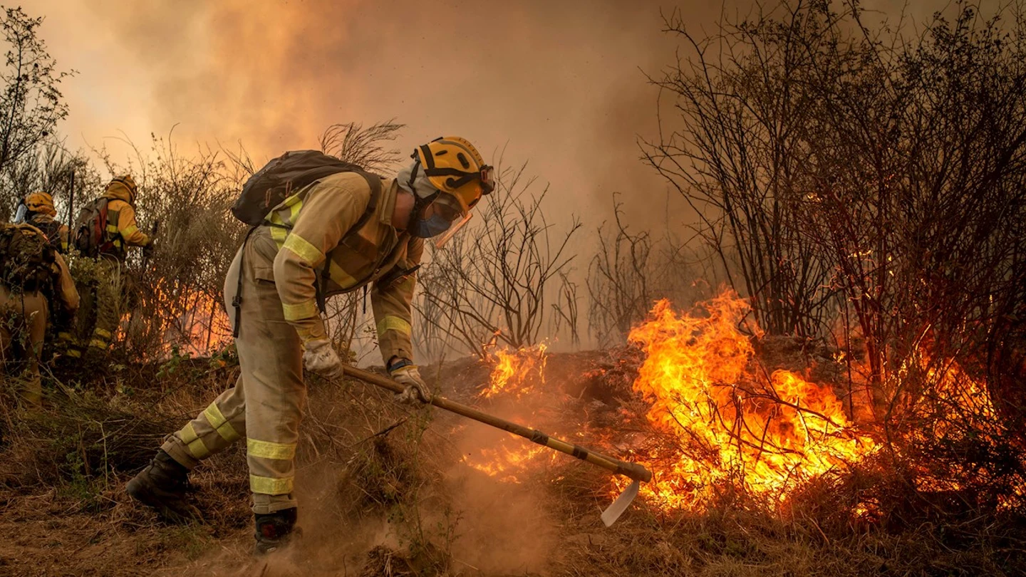 Cuando el fuego quema tu vida Cuando el fuego quema tu vida