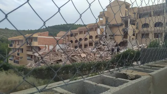Edificio derrumbado en Peñíscola Edificio derrumbado en Peñíscola