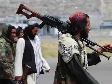 Fuerzas talibanas aseguran el Aeropuerto Internacional Hamid Karzai