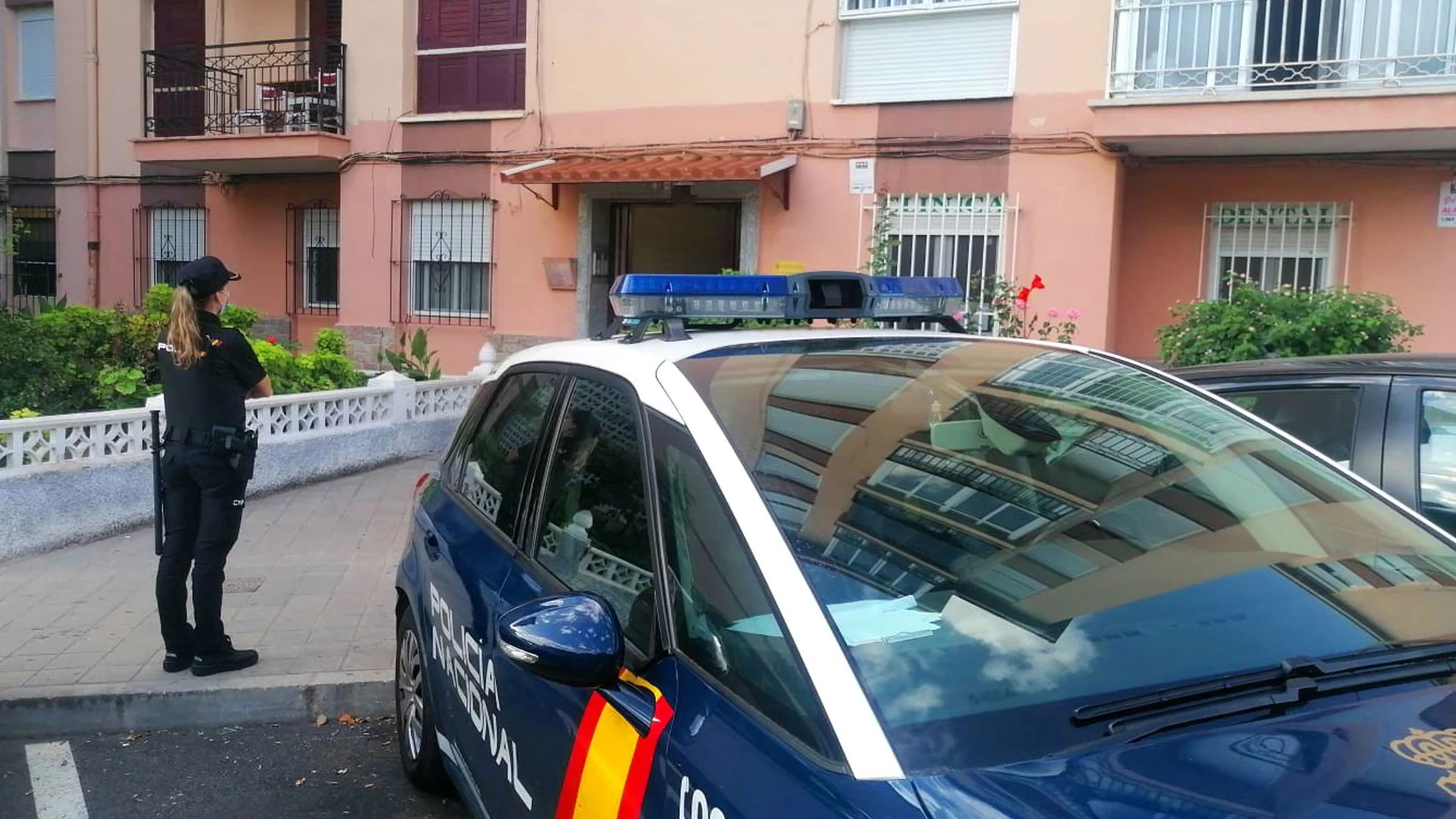 Detenido en Alicante tras agredir a su pareja, que fue hallada colgada del cuello con una cortina Detenido en Alicante tras agredir a su pareja, que fue hallada colgada del cuello con una cortina