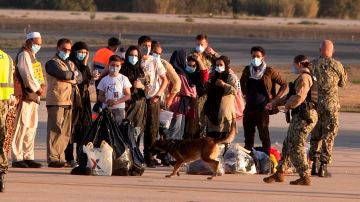 200 evacuados de Afganistán han llegado hoy a la base naval de Rota (Cádiz) en un nuevo vuelo estadounidense que ha tomado tierra a las 8.00 horas. 