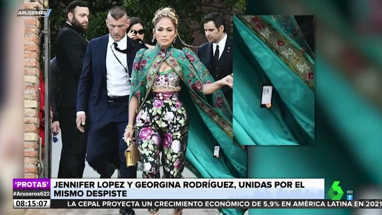 El despiste de Jennifer López que acaparó todas las miradas en el desfile de Dolce & Gabbana en Venecia El despiste de Jennifer López que acaparó todas las miradas en el desfile de Dolce & Gabbana en Venecia