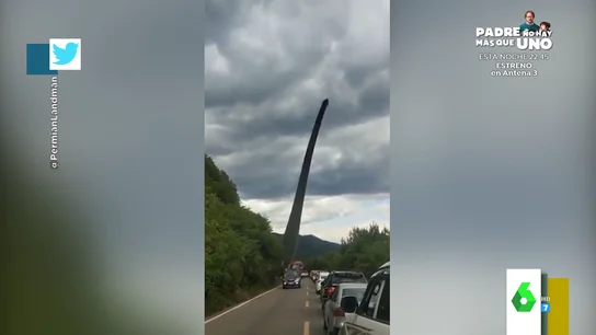 ¿Un diplodocus? La extraña aparición en una carretera de China ¿Un diplodocus? La extraña aparición en una carretera de China