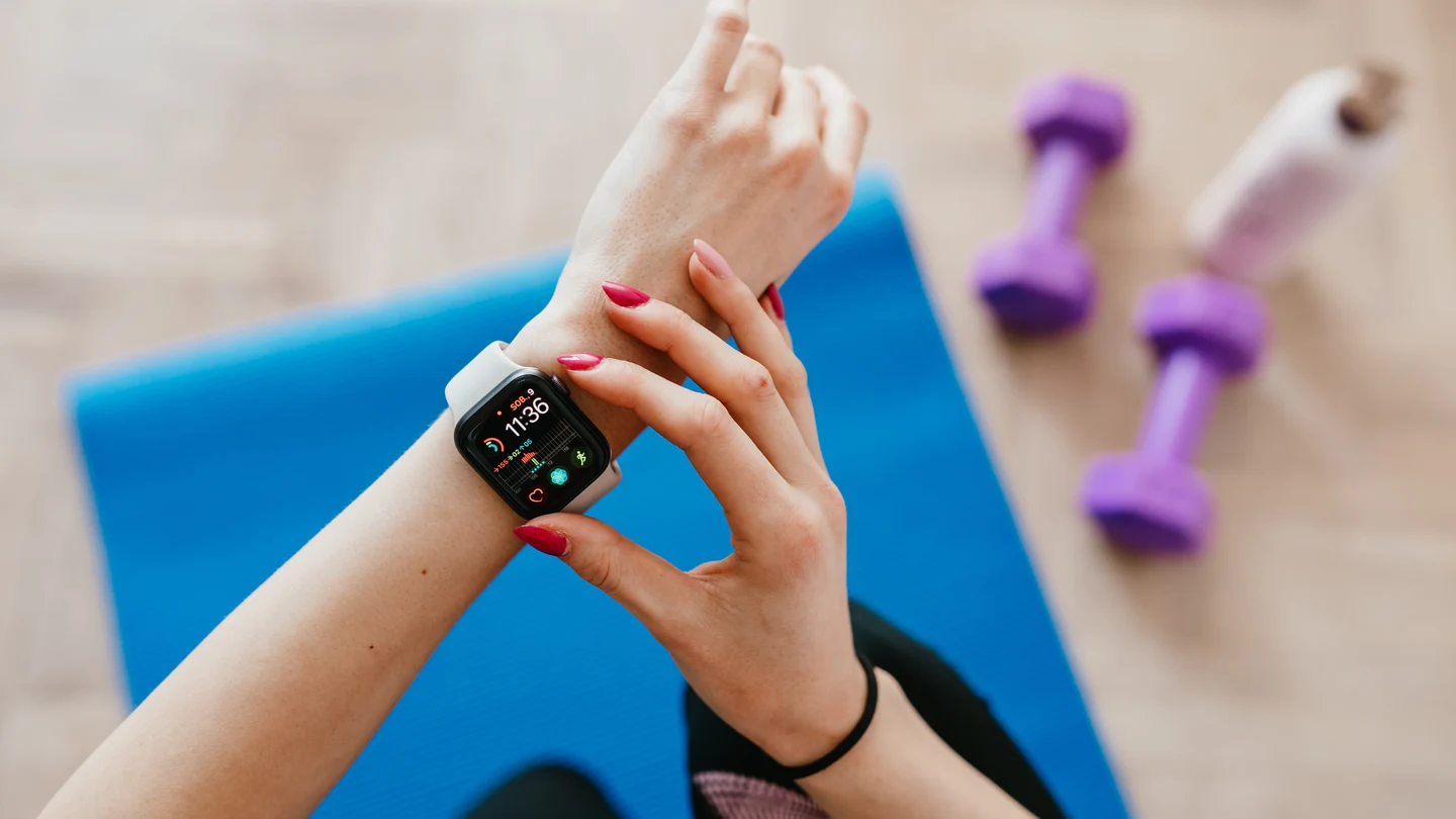 Los mejores relojes para hacer deporte después de verano, según la OCU Vuelta a la rutina