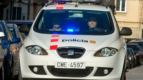 Tres detenidos por amenazar e insultar a un joven por su condición sexual durante dos años Tres detenidos por amenazar e insultar a un joven por su condición sexual durante dos años