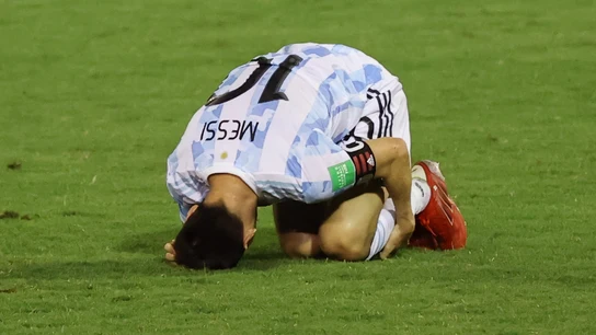 Leo Messi, dolorido Leo Messi, dolorido